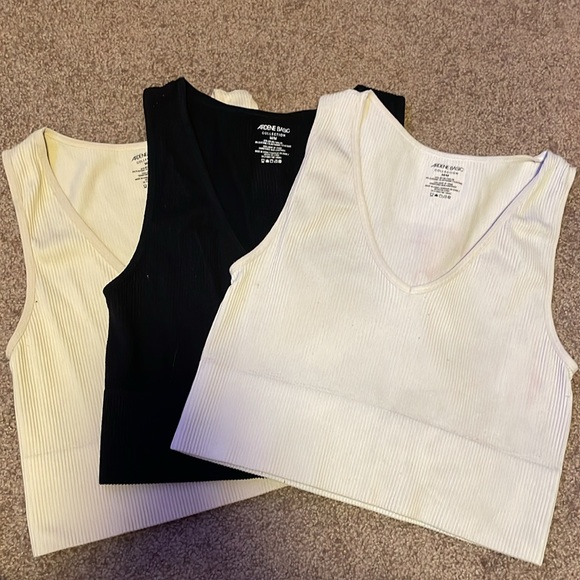 3 Ardene layering tank tops - Picture 4 of 4